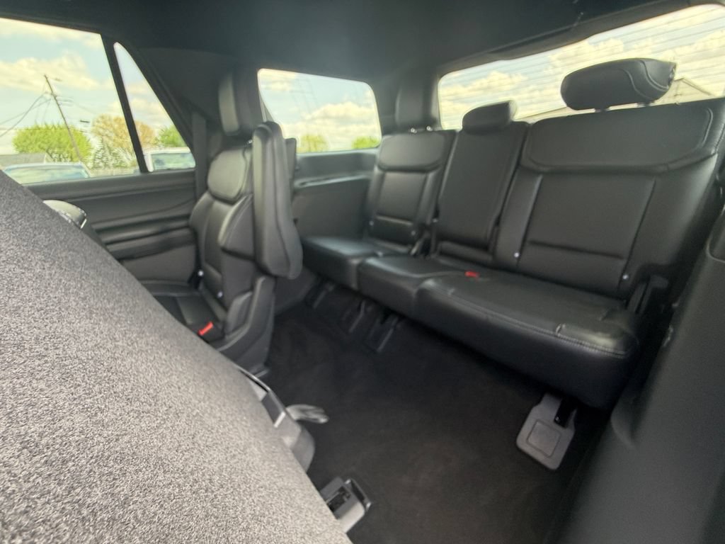 Used 2025 Ford Expedition Platinum w/ Stealth Performance Package AWD/4WD image 25