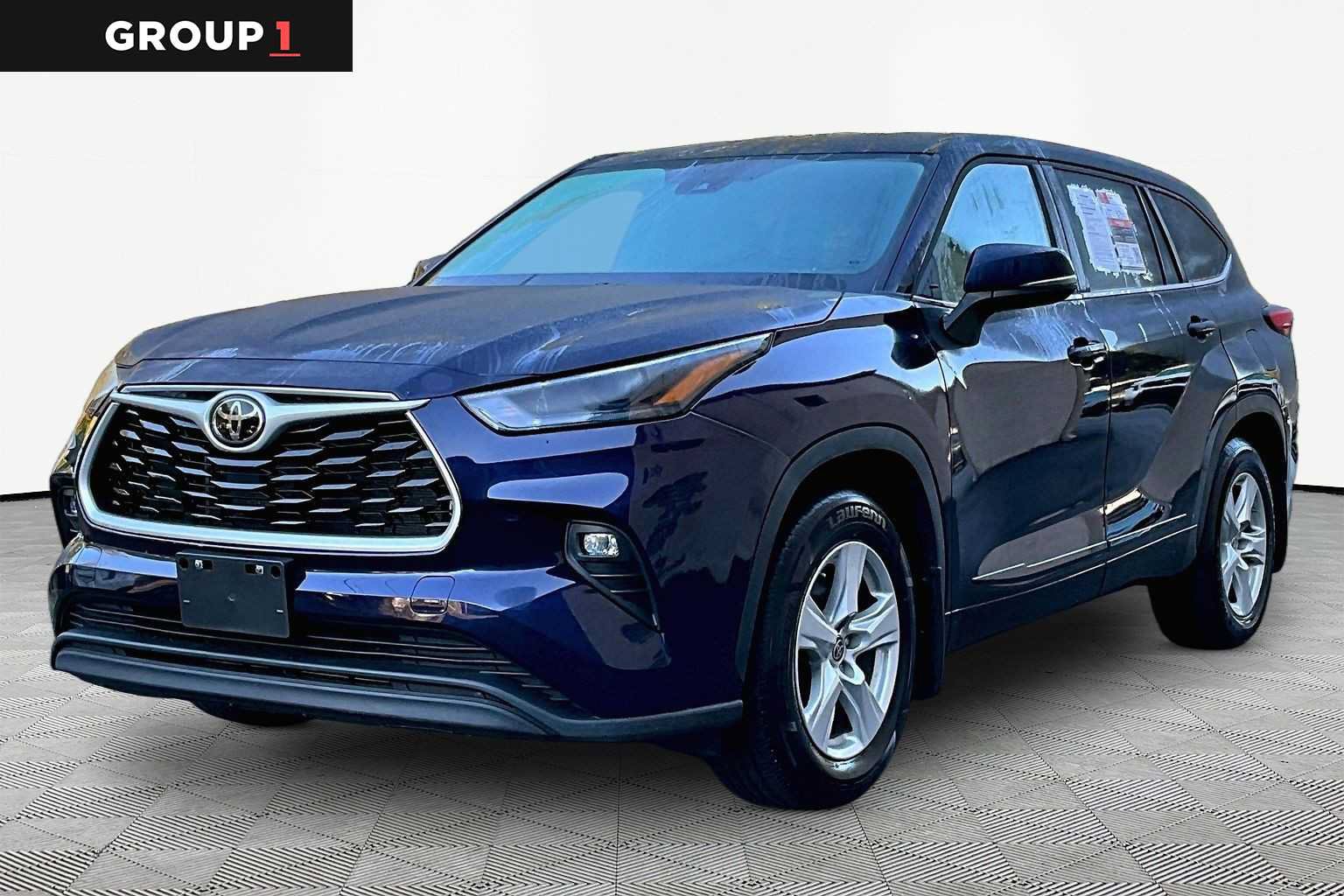 Used 2023 Toyota Highlander LE FWD image 1
