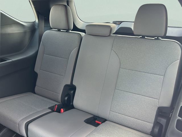 Certified 2025 Chevrolet Traverse LT w/ Driver Confidence Package image 19
