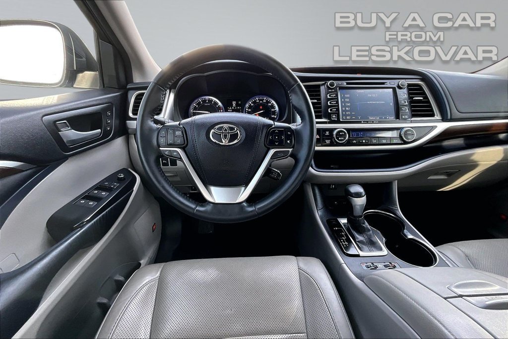Used 2016 Toyota Highlander Limited w/ Driver Technology Package AWD/4WD image 5