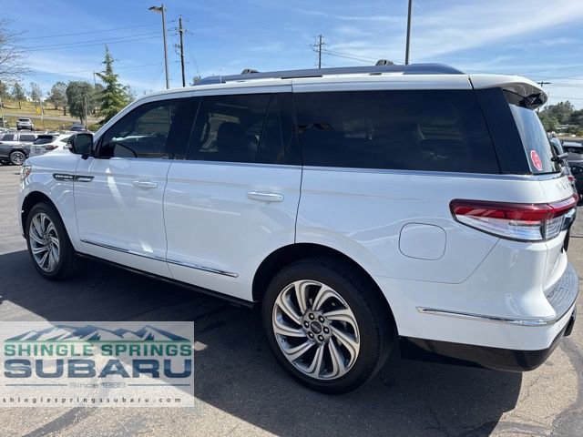 Used 2023 Lincoln Navigator Reserve image 8
