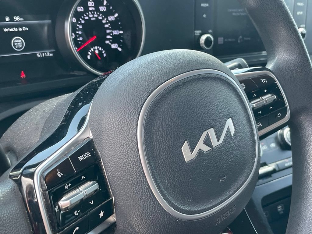Certified 2022 Kia Carnival LX FWD image 5