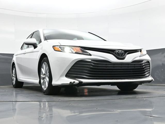 Used 2018 Toyota Camry LE FWD image 35