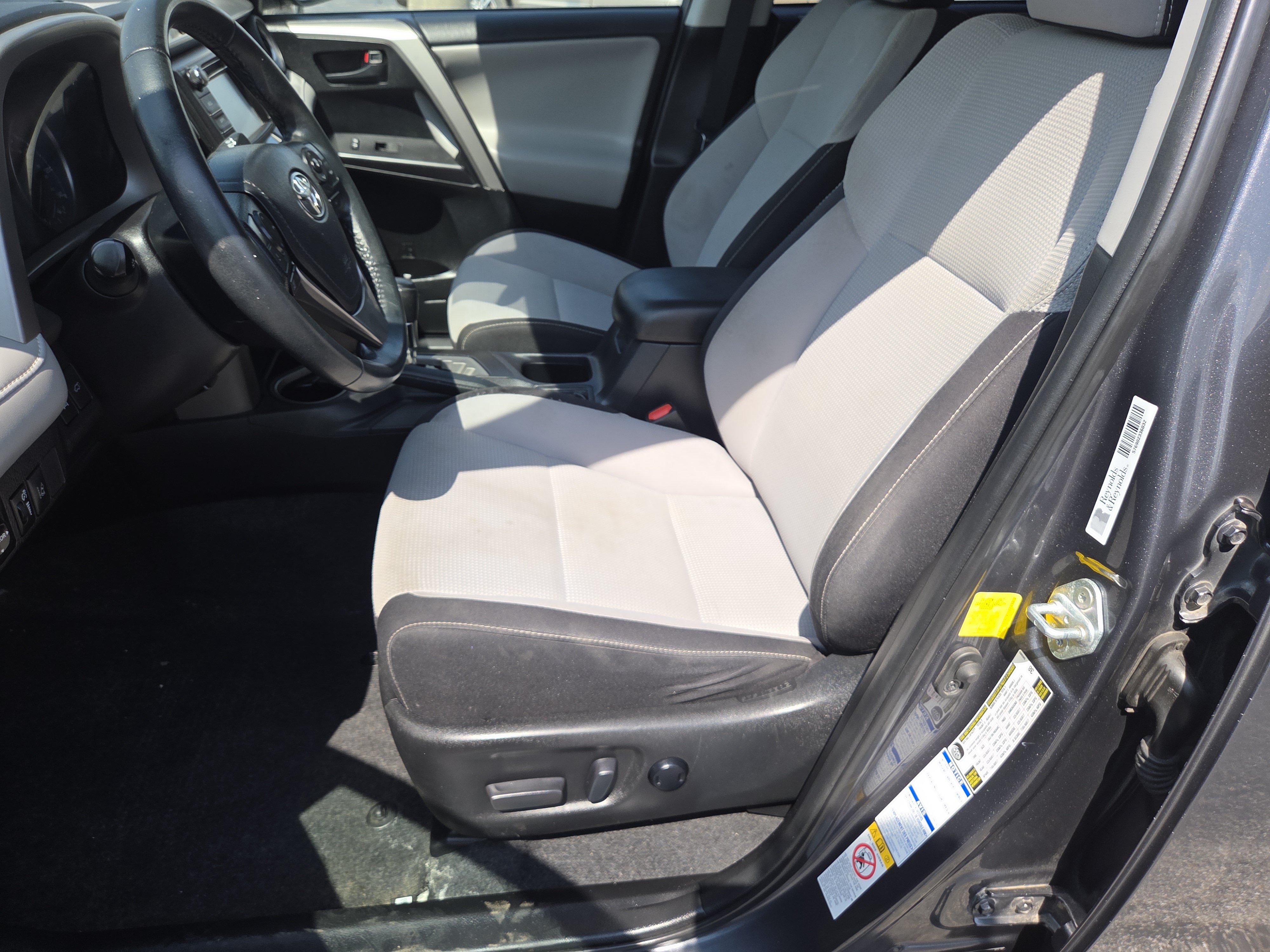 Used 2018 Toyota RAV4 XLE AWD/4WD image 11