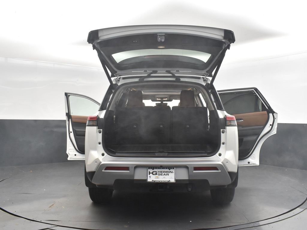 Used 2024 Nissan Pathfinder Platinum w/ Cargo Package image 54