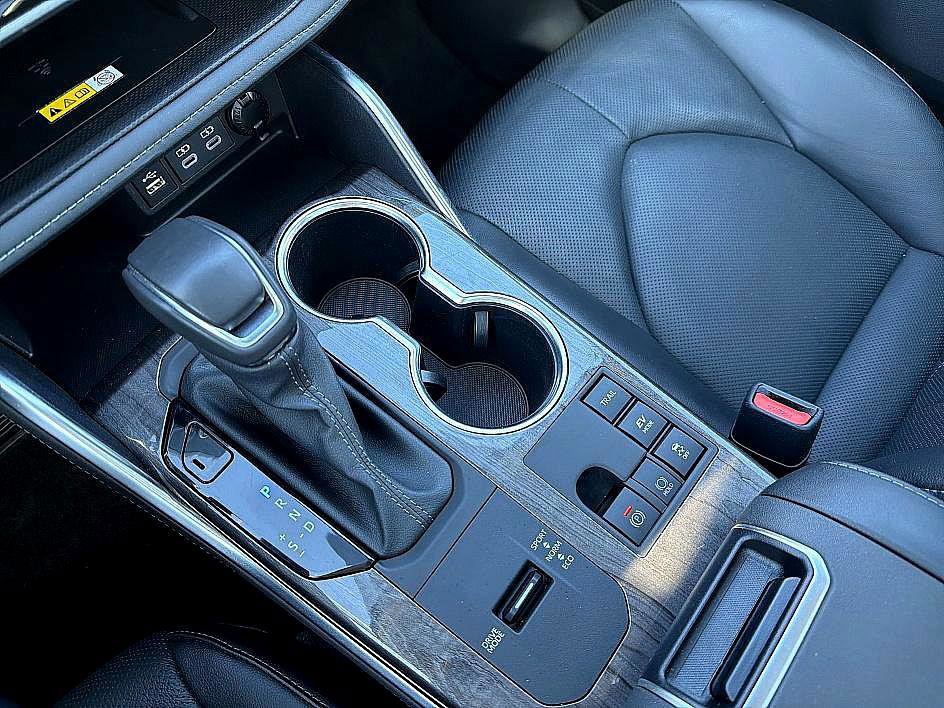 Used 2024 Toyota Highlander Platinum image 17