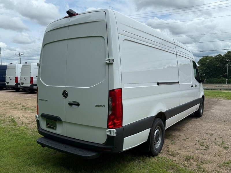 New 2025 Mercedes-Benz Sprinter 2500 image 3
