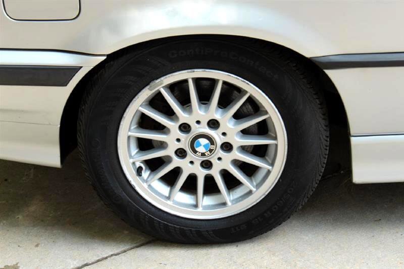 Used 1999 BMW 323i Convertible image 20