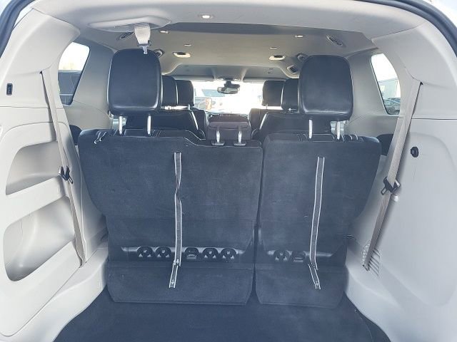 Used 2024 Chrysler Pacifica Touring-L image 15