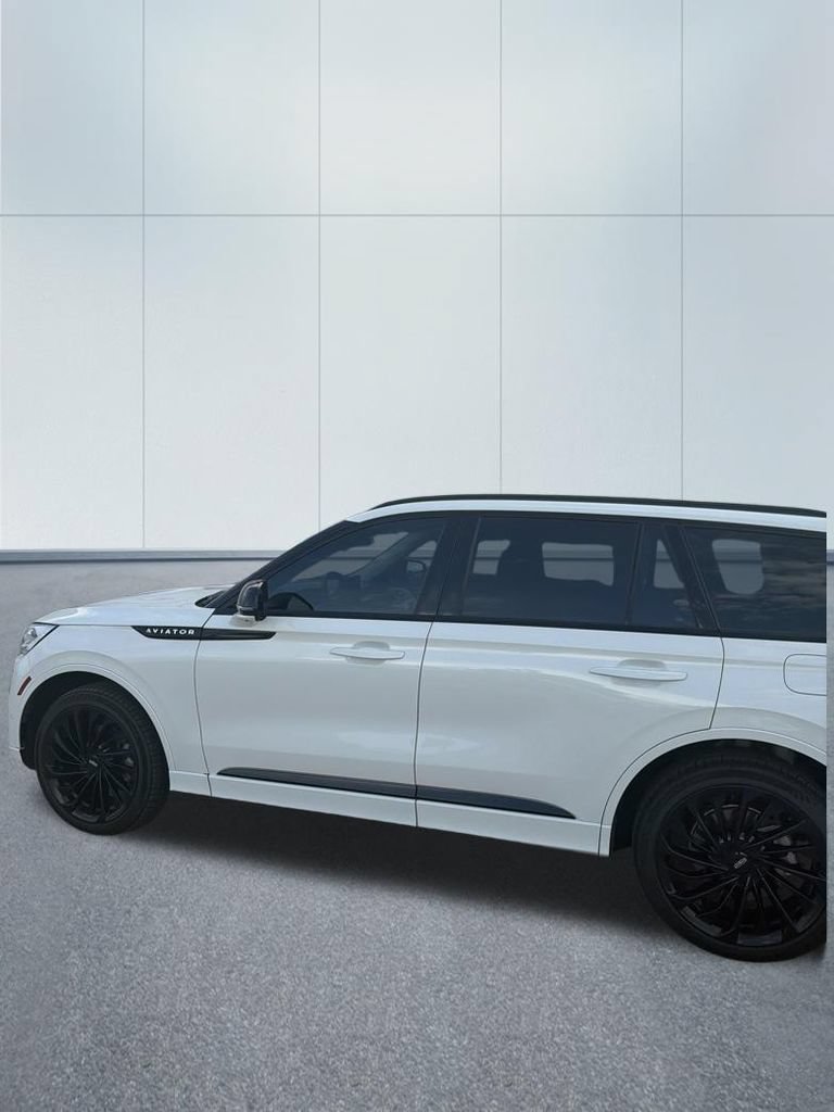 Used 2023 Lincoln Aviator Reserve w/ Equipment Group 201A AWD/4WD image 7