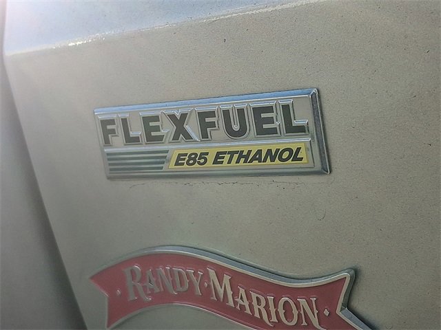 Used 2015 Chrysler Town & Country Touring image 30