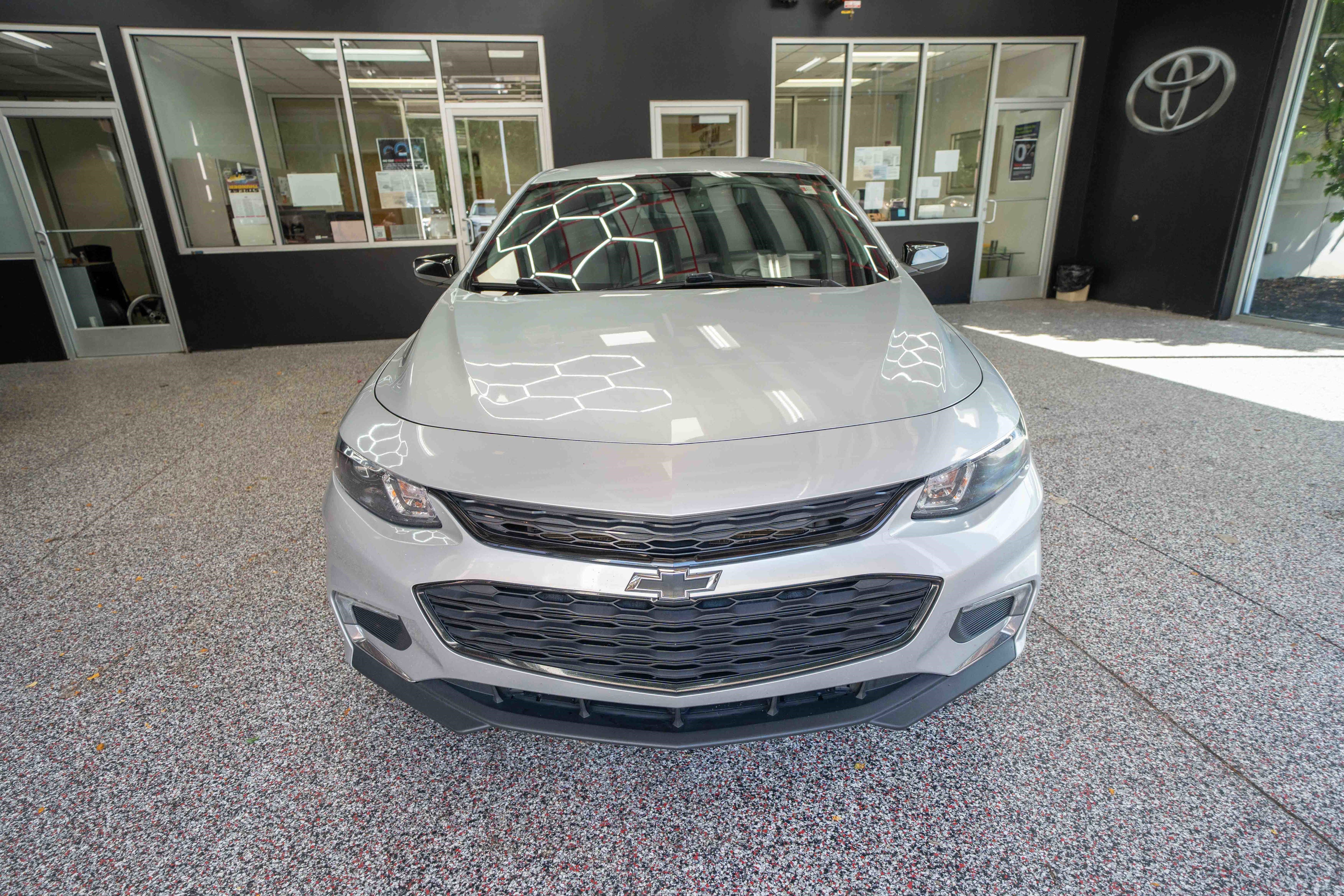 Used 2018 Chevrolet Malibu LT w/ Leather Package FWD image 6