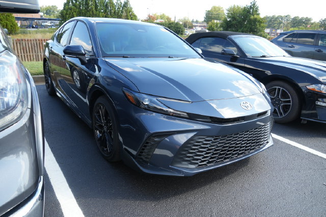 Used 2026 Toyota Camry SE w/ Convenience Package FWD image 1