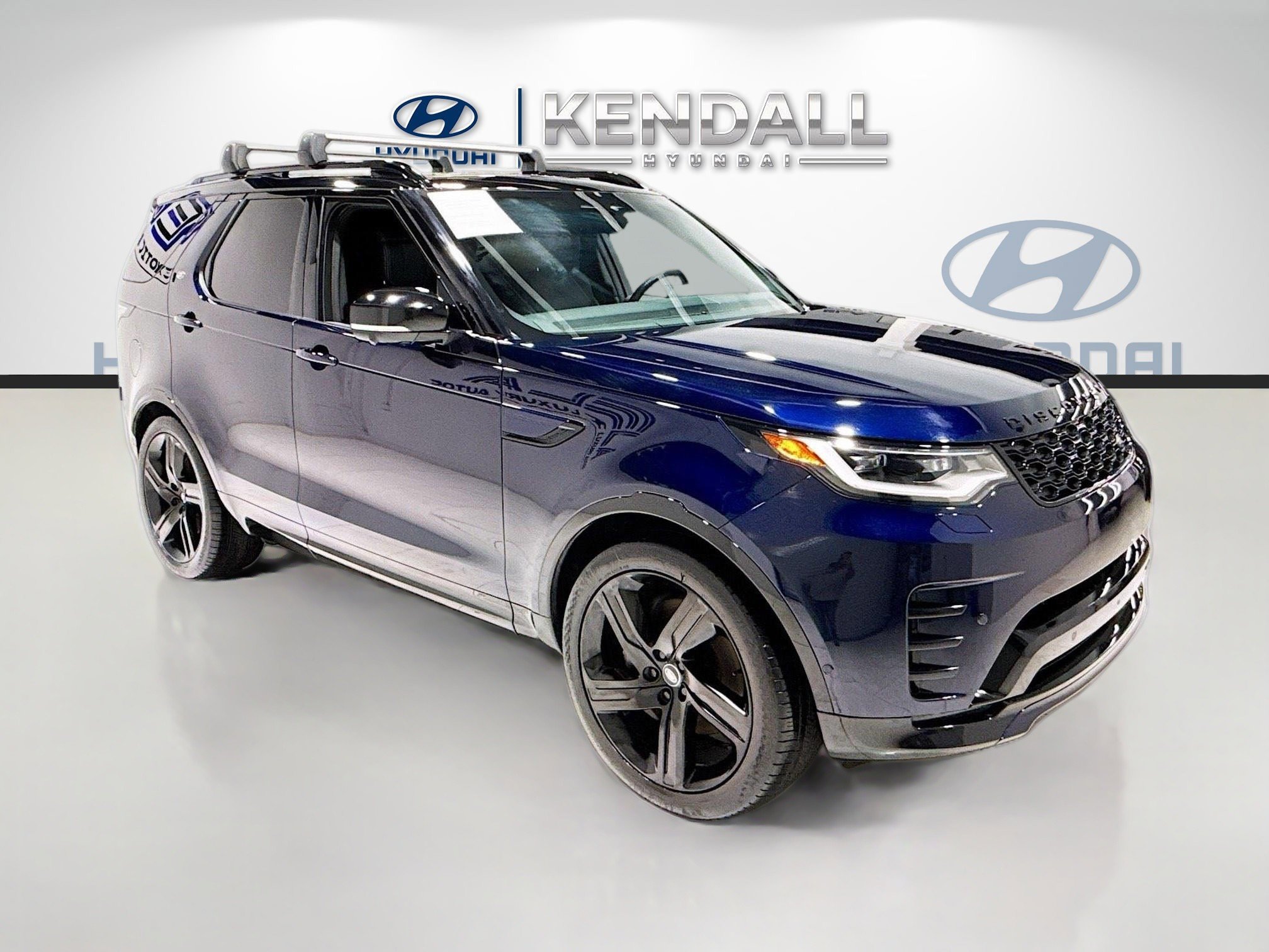 Used 2023 Land Rover Discovery HSE R-Dynamic AWD/4WD image 8
