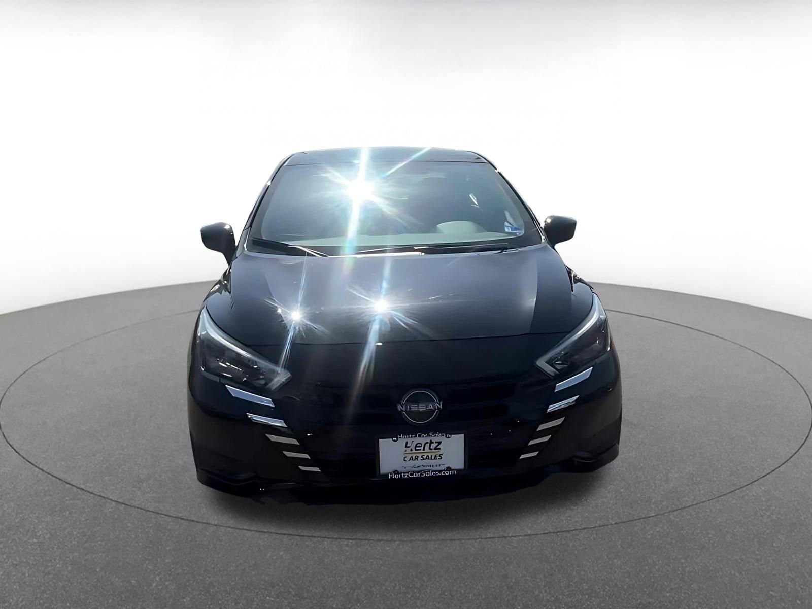 Used 2025 Nissan Versa SV image 4