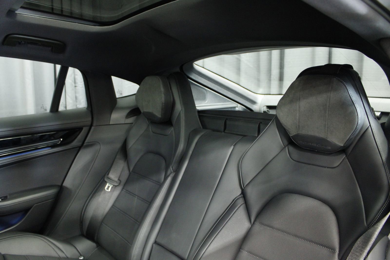 Used 2025 Porsche Panamera 4 image 6