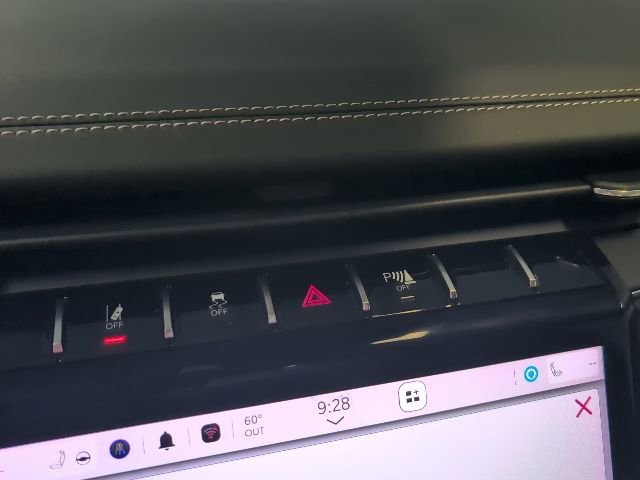 Used 2022 Jeep Grand Cherokee Overland w/ Luxury Tech Group IV AWD/4WD image 23