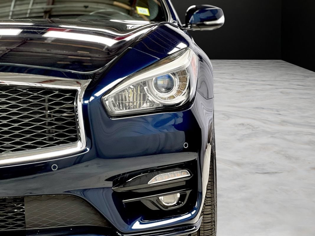 Used 2018 INFINITI Q70 Luxe w/ Sport Package AWD/4WD image 9