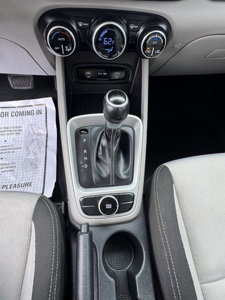 Used 2023 Hyundai Venue SEL image 10