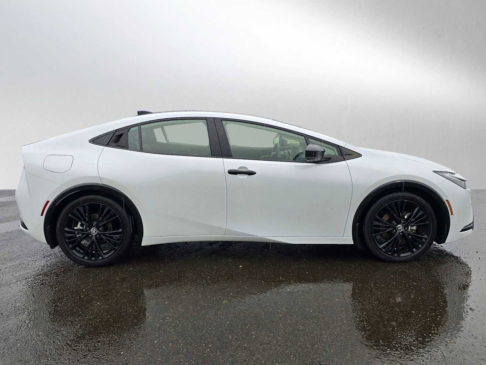 Used 2026 Toyota Prius Plug-In Hybrid image 2