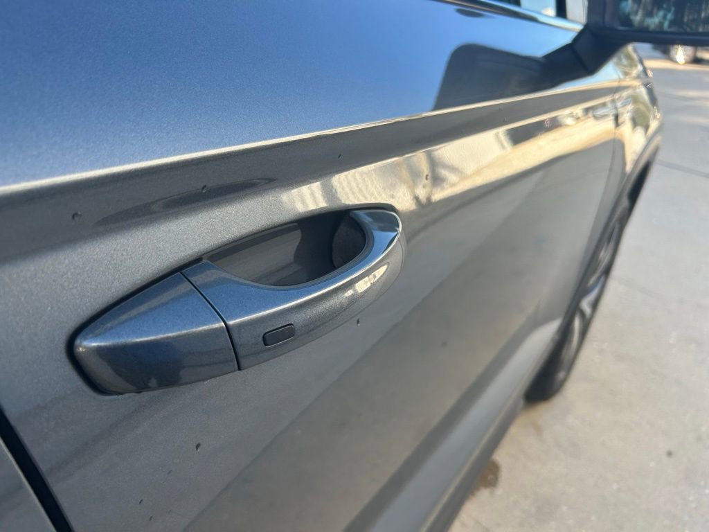 Used 2023 Volkswagen Taos SE image 34