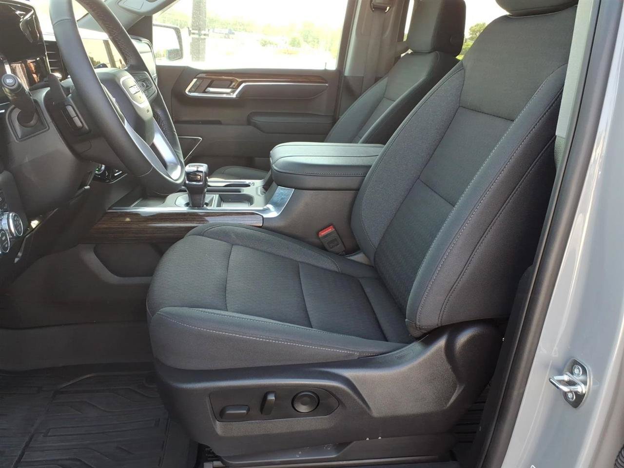 Used 2024 GMC Sierra 1500 Elevation w/ Preferred Package AWD/4WD image 12