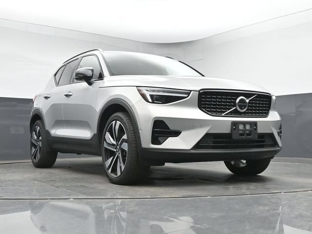 Used 2023 Volvo XC40 B5 Ultimate w/ Protection Package Premier AWD/4WD image 11