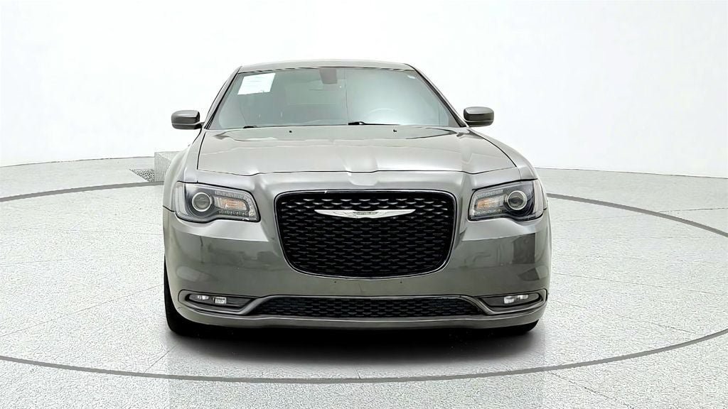 Used 2019 Chrysler 300 S RWD image 2
