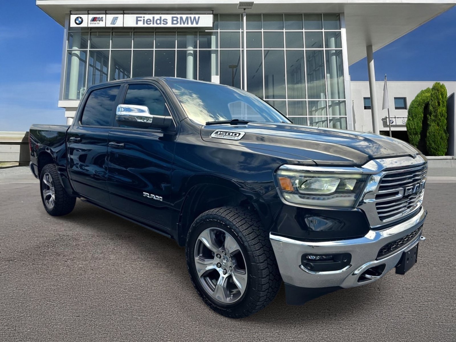 Used 2023 RAM 1500 Laramie AWD/4WD image 1