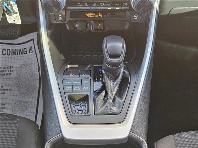 Used 2022 Toyota RAV4 LE image 12