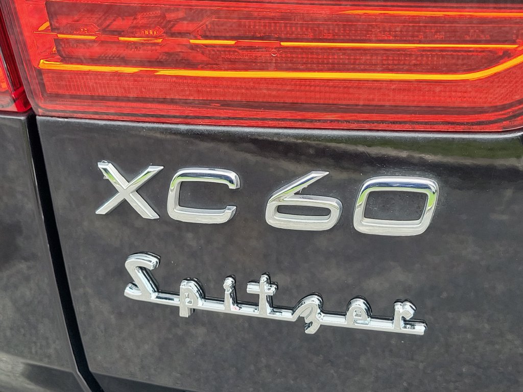 Used 2019 Volvo XC60 T6 Momentum w/ Multimedia Package AWD/4WD image 8