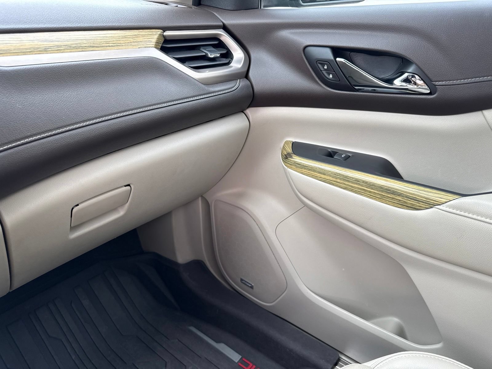 Used 2019 GMC Acadia Denali w/ Technology Package FWD image 27