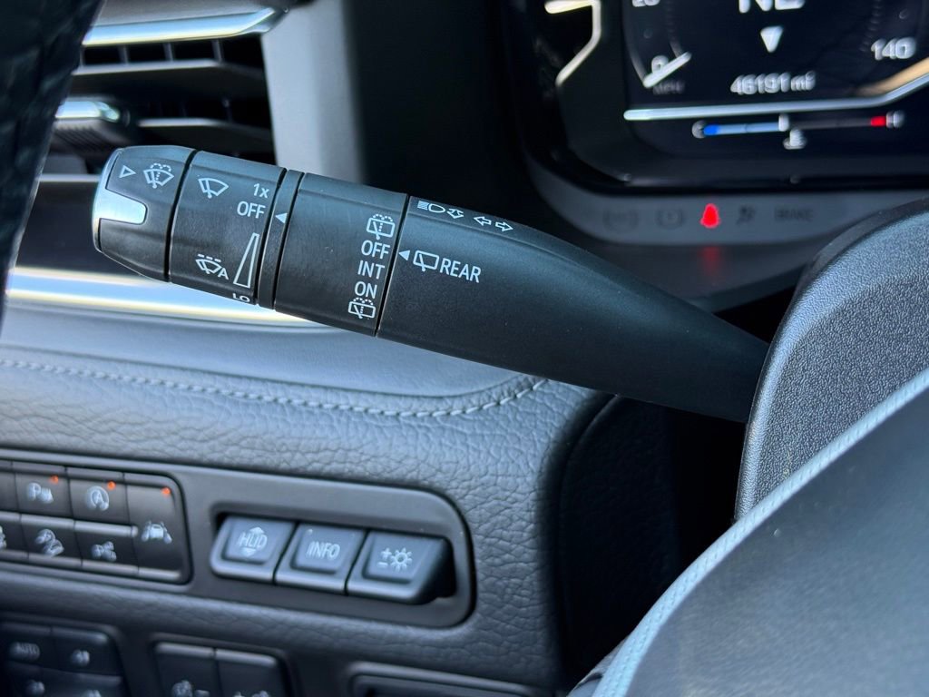 Used 2024 GMC Yukon XL Denali w/ Advanced Technology Package image 18