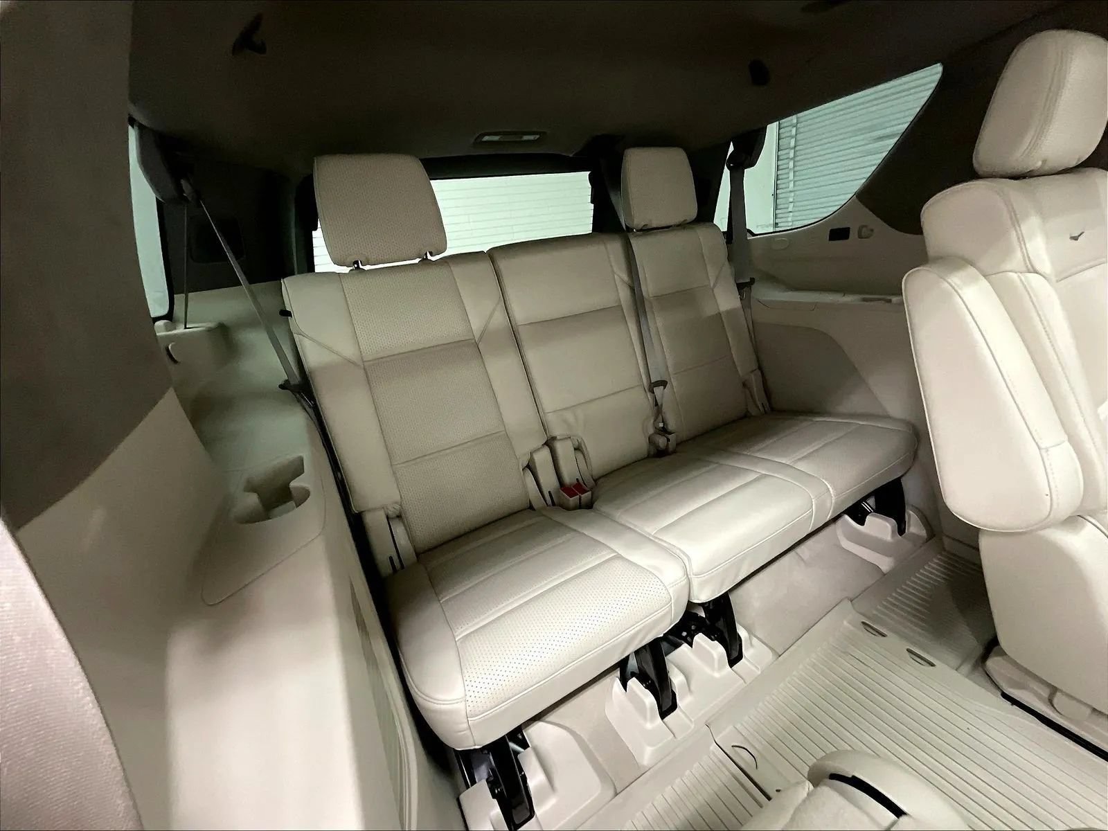 Used 2024 Cadillac Escalade Sport Platinum w/ LPO, ONYX Package AWD/4WD image 17