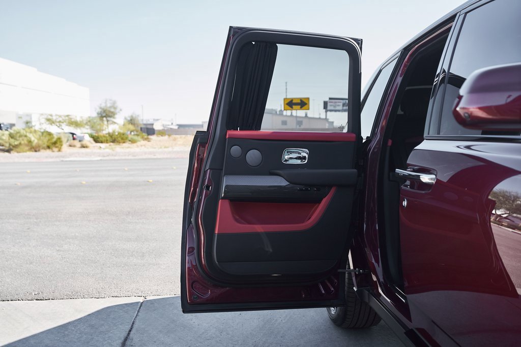 Used 2022 Rolls-Royce Cullinan Black Badge image 24