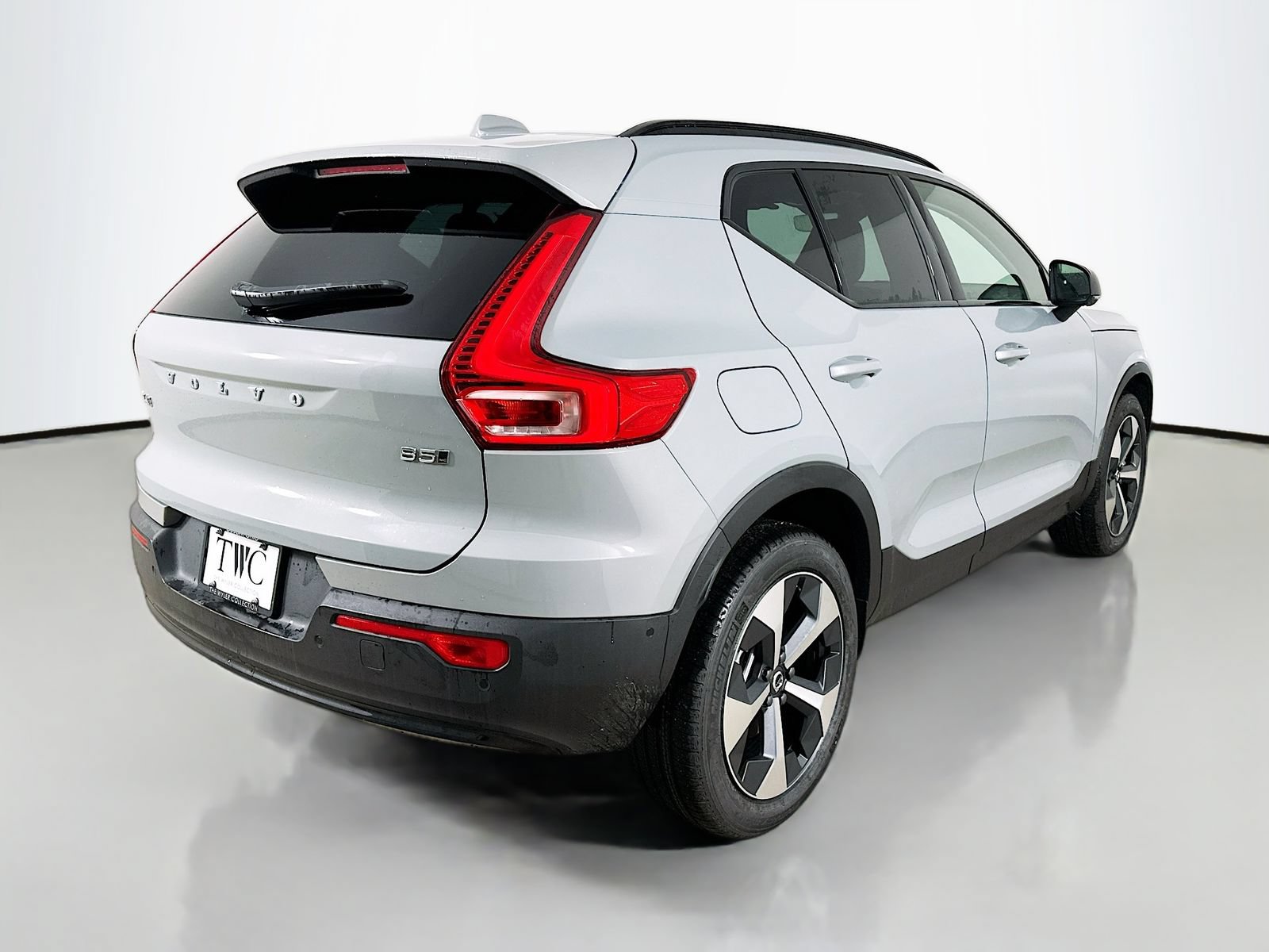 New 2026 Volvo XC40 B5 Plus w/ Protection Package Premier AWD/4WD image 5