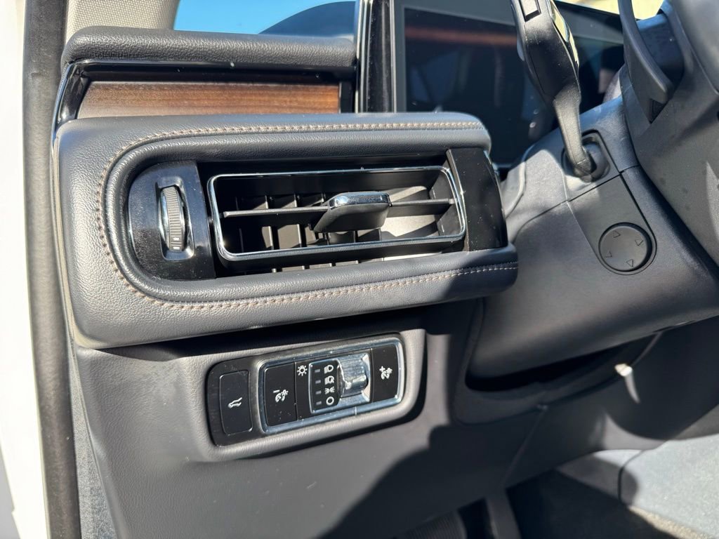 Used 2025 Lincoln Aviator Reserve w/ Equipment Group 201A AWD/4WD image 16