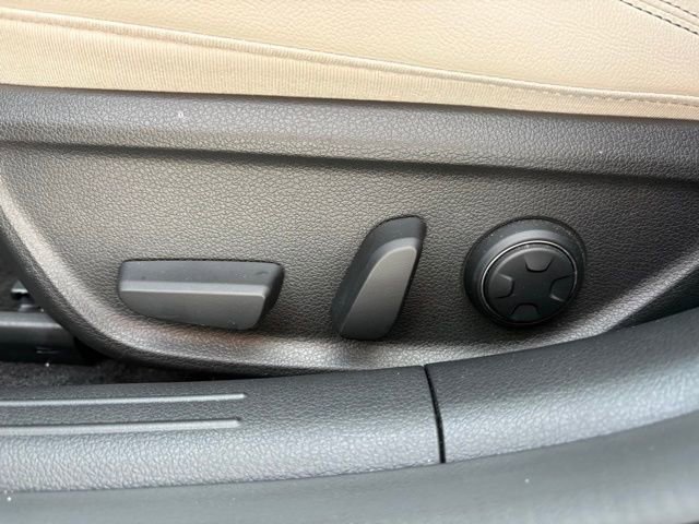 Used 2025 Genesis G70 2.5T image 36