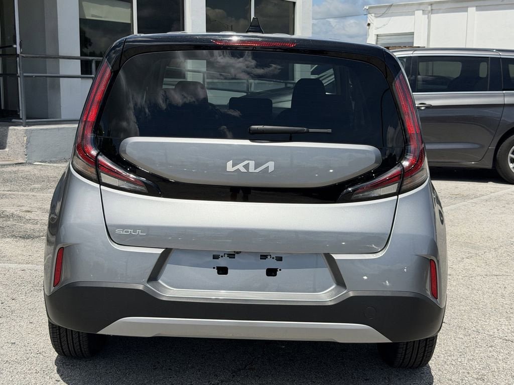 Used 2023 Kia Soul LX FWD image 6