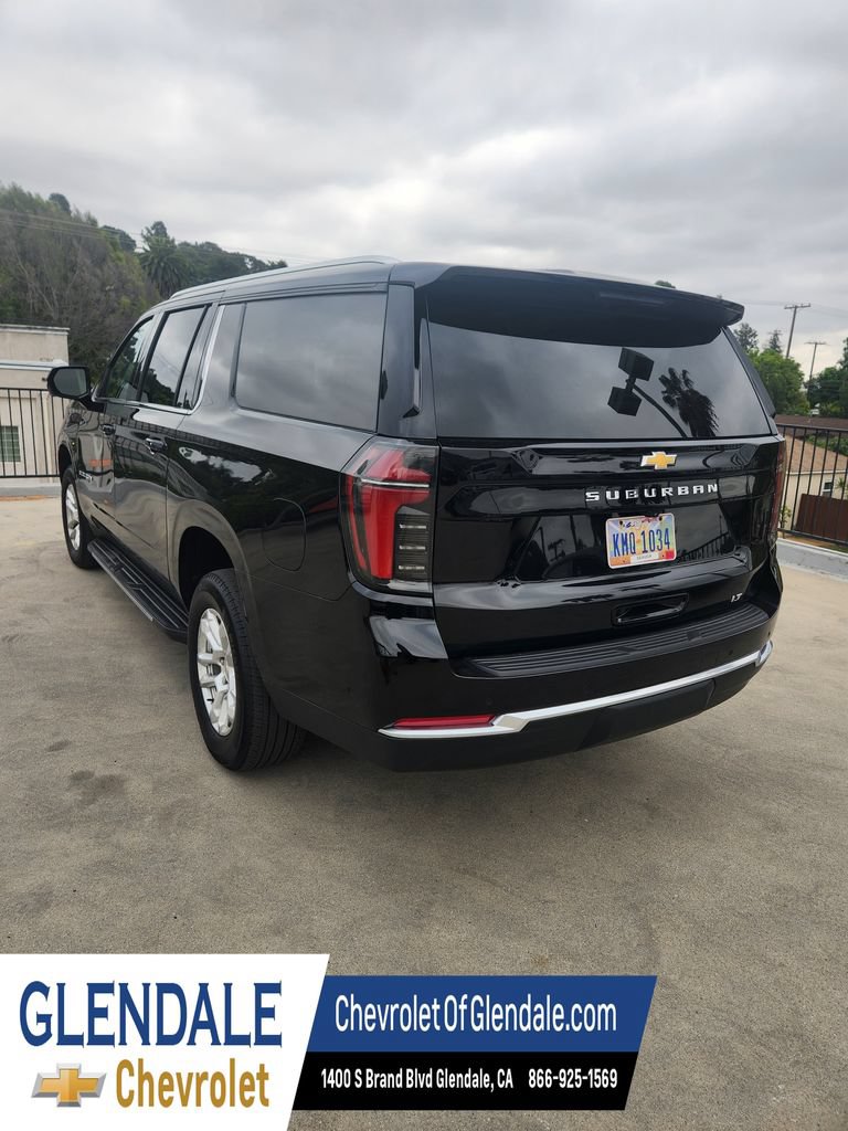 Used 2025 Chevrolet Suburban LT AWD/4WD image 4