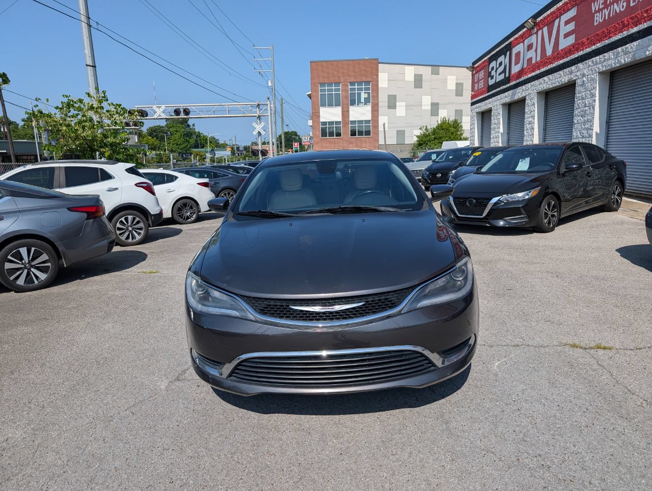 Used 2015 Chrysler 200 Limited w/ Convenience Group FWD image 4