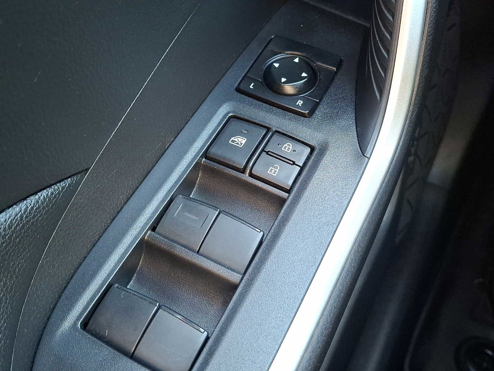 Used 2023 Toyota RAV4 LE image 24