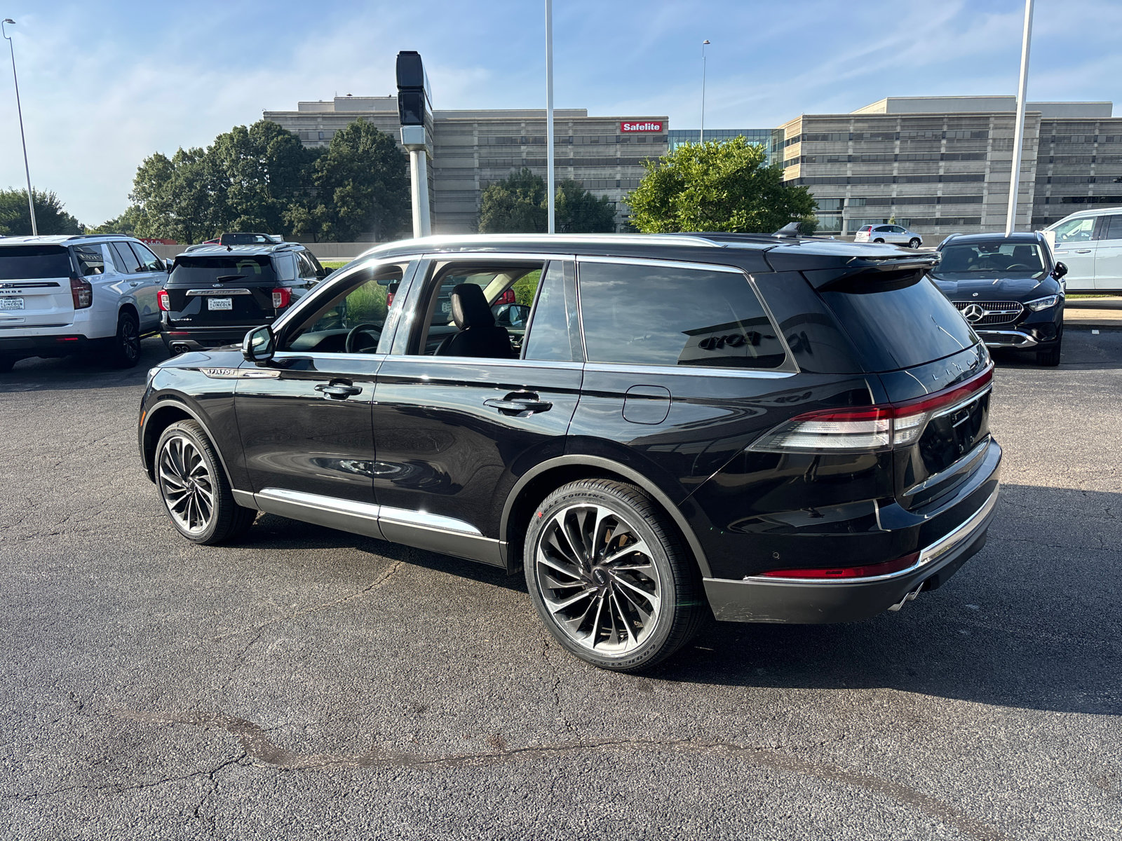 Certified 2024 Lincoln Aviator Reserve w/ Equipment Group 201A AWD/4WD image 5