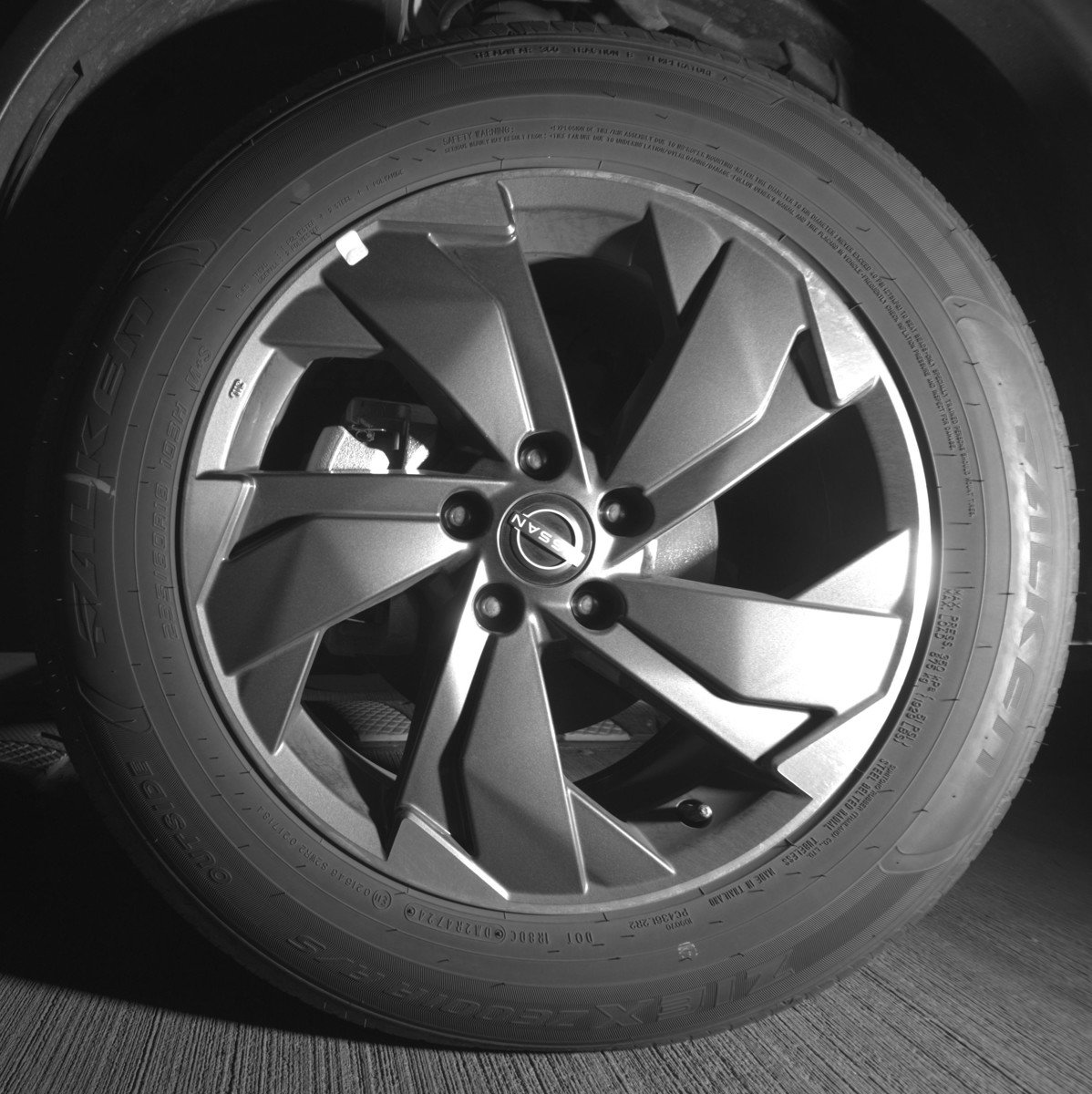 Used 2025 Nissan Rogue SV FWD image 12