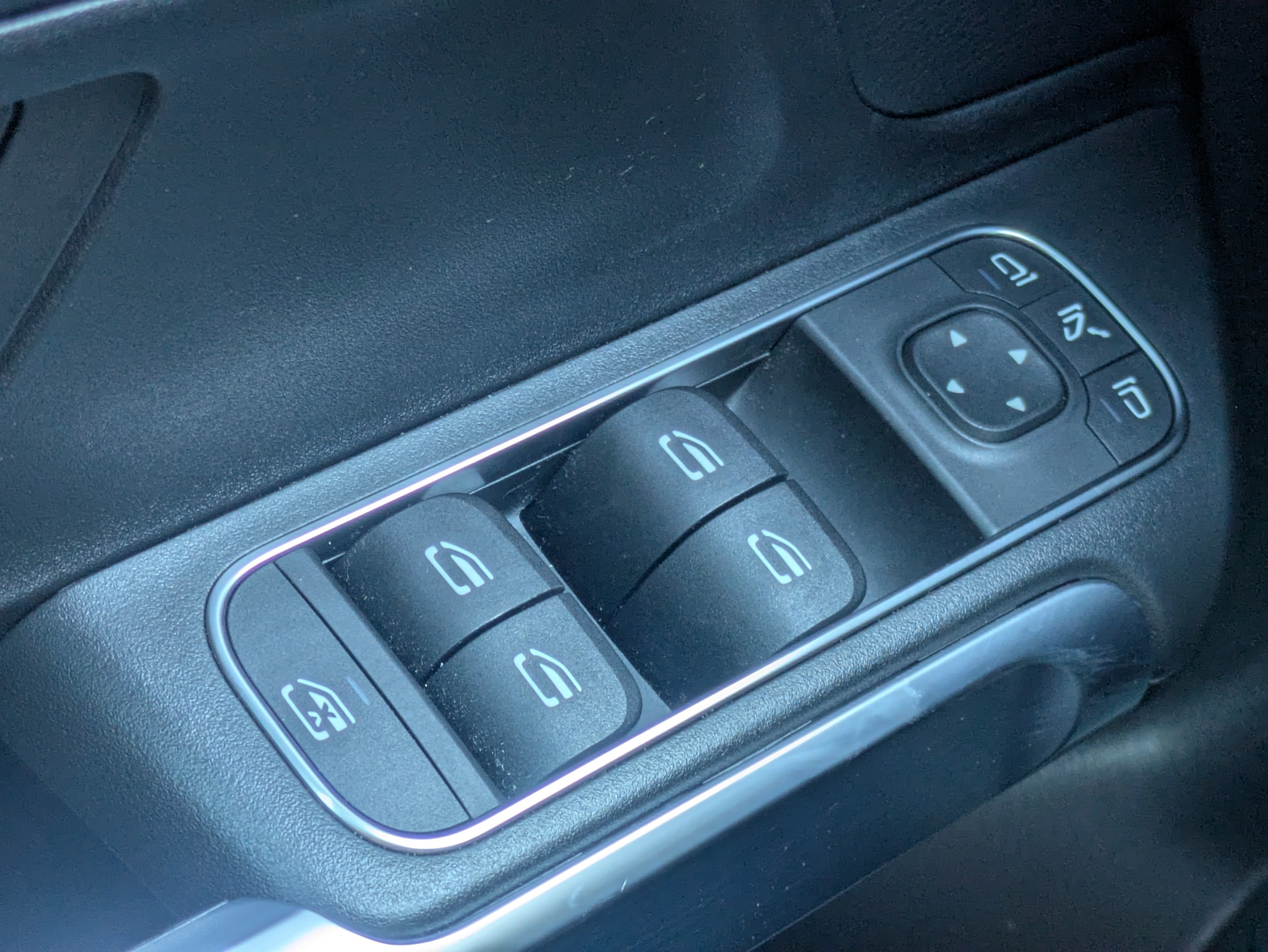 Certified 2025 Mercedes-Benz GLB 250 image 21