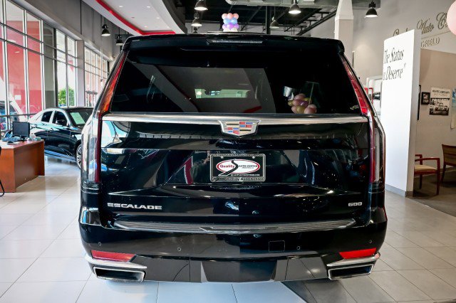 Used 2023 Cadillac Escalade ESV Premium Luxury image 6
