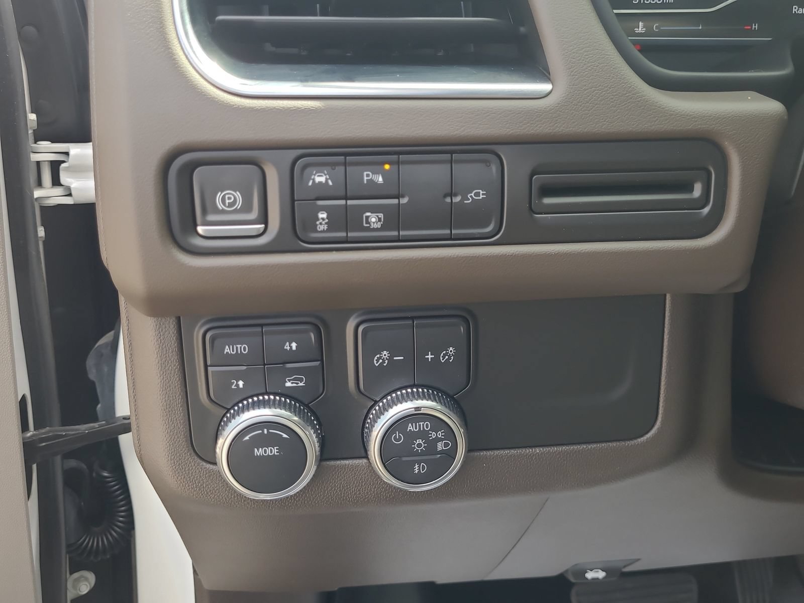 Used 2022 GMC Yukon SLT AWD/4WD image 27