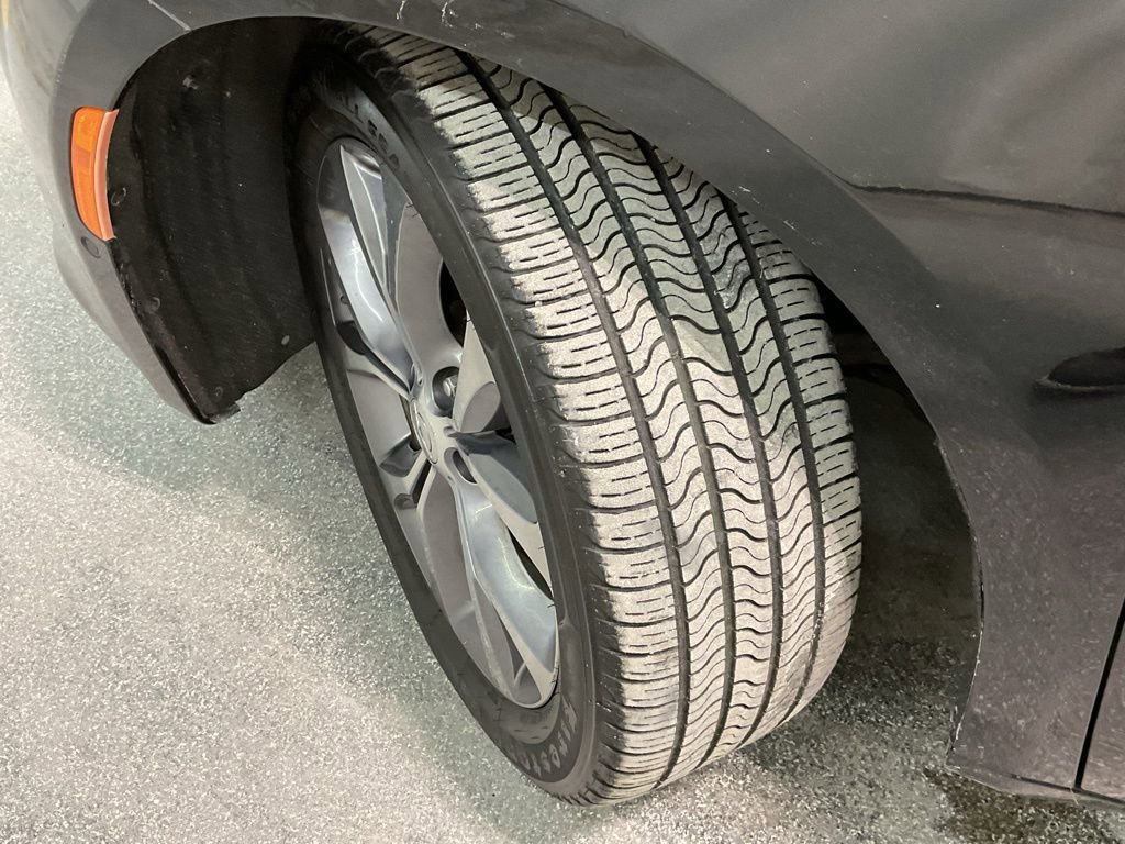 Used 2018 Chrysler Pacifica Limited w/ Tire & Wheel Group image 33