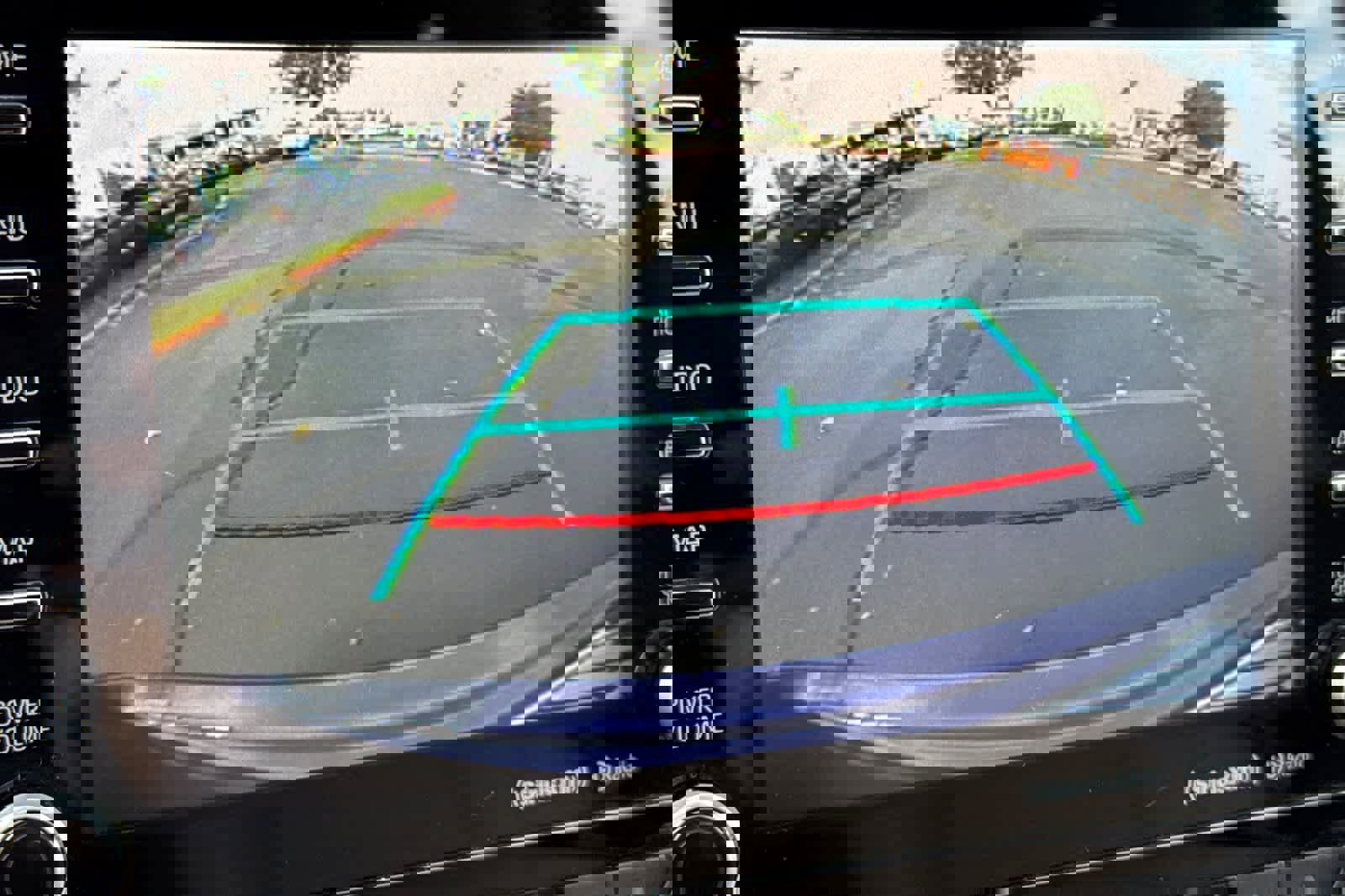 Used 2021 Toyota Highlander XLE image 22