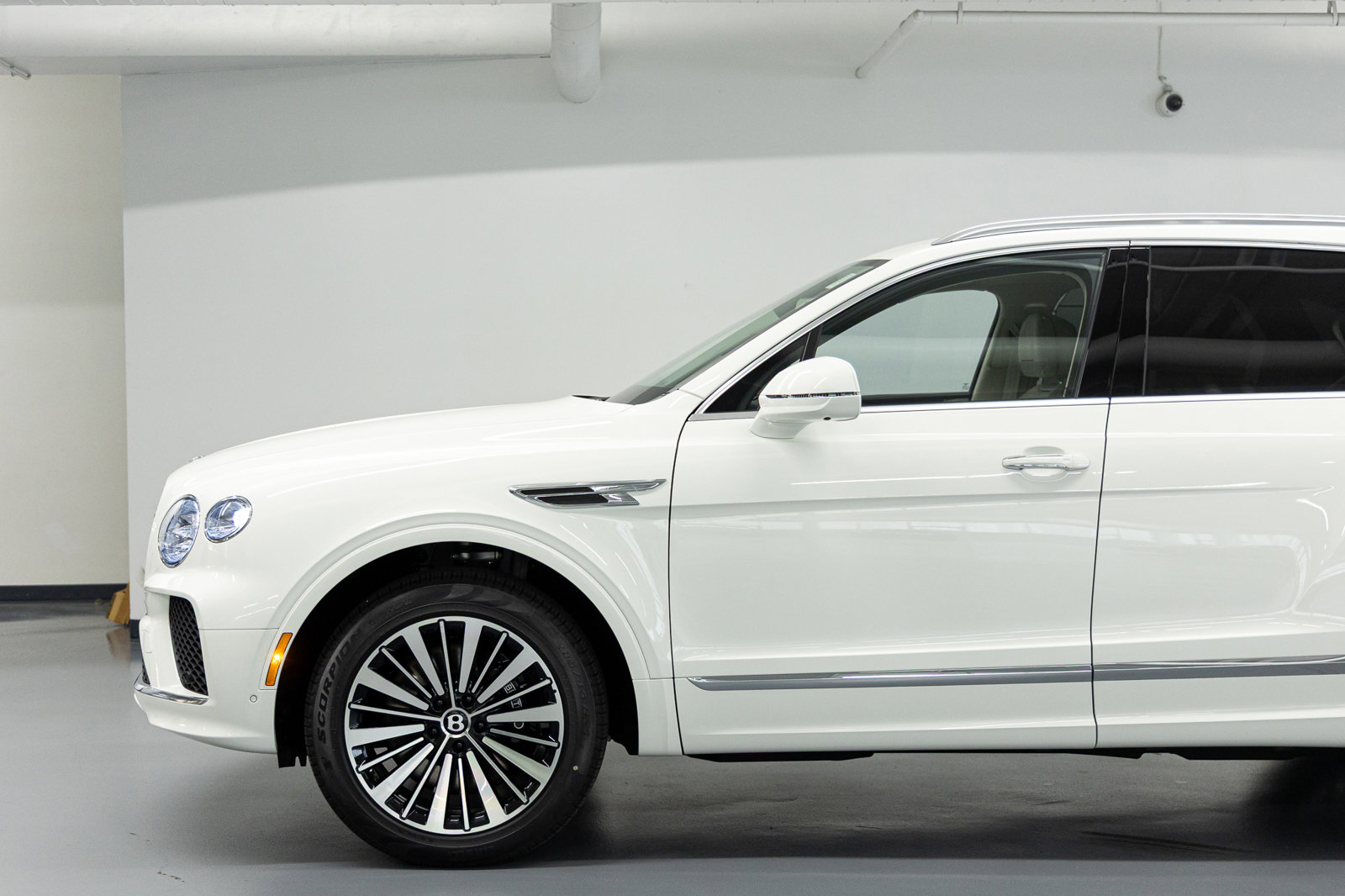New 2026 Bentley Bentayga AWD/4WD image 13